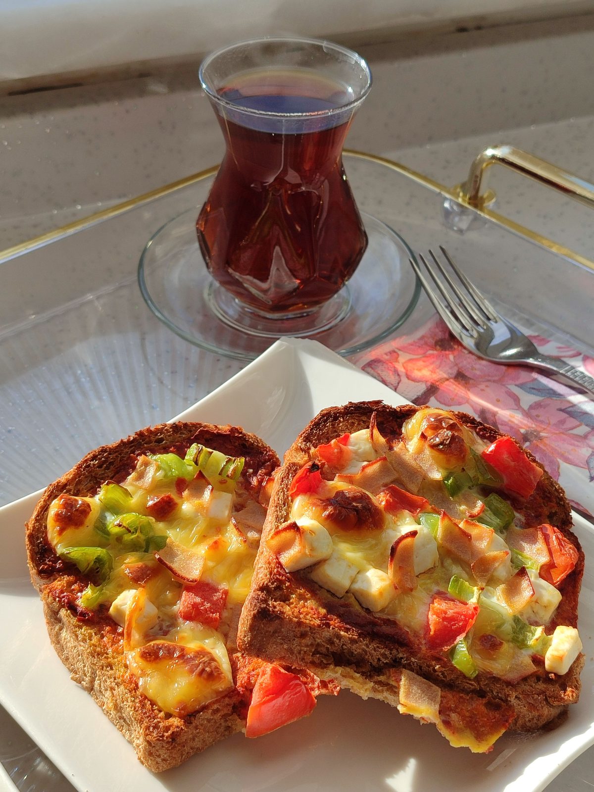 Tulum Peynirli Bazlama Tost